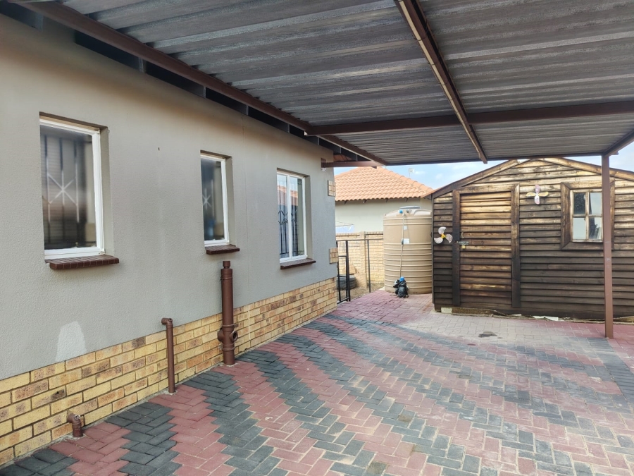 3 Bedroom Property for Sale in Waterkloof North West